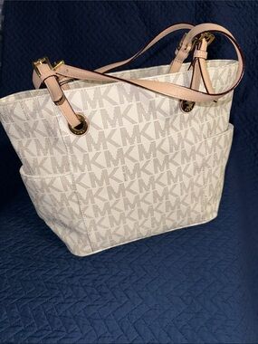 NWOT Michael Kors Jet Set Travel Vanilla Signature Large Tote Shoulder Bag